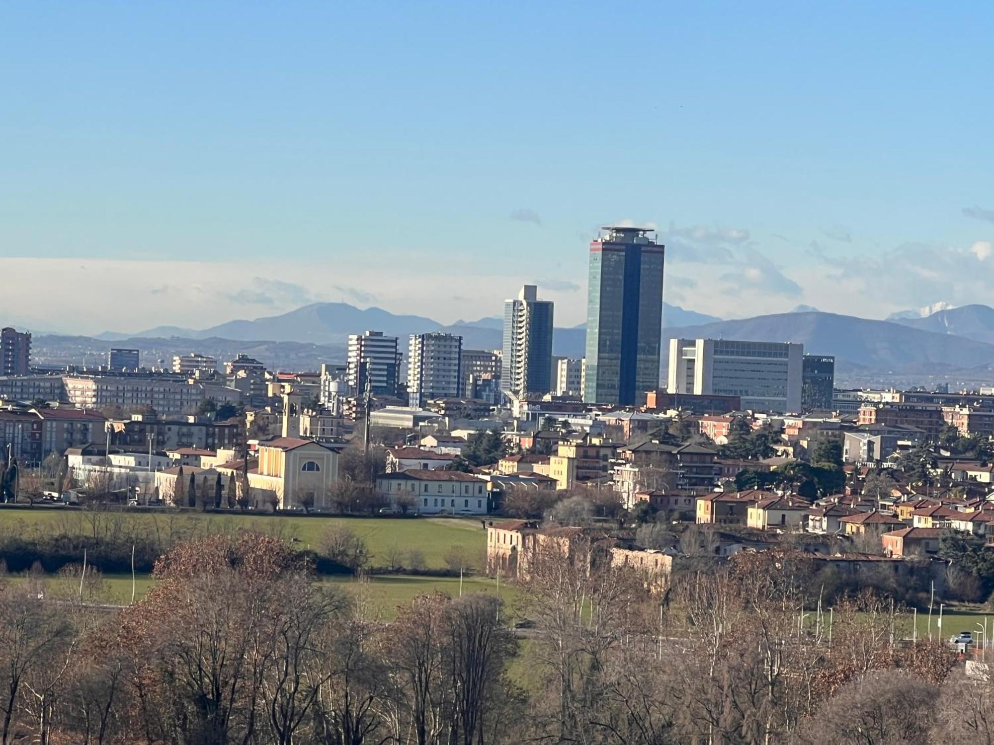 Friends And Family Brescia Exterior foto